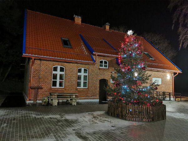 Šventinės eglutės sužibo visose Neringos gyvenvietėse 