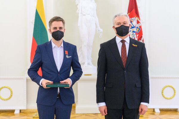 Neringos sporto mokyklos direktoriui N. Airošiui įteiktas ordino „Už nuopelnus Lietuvai“ medalis 