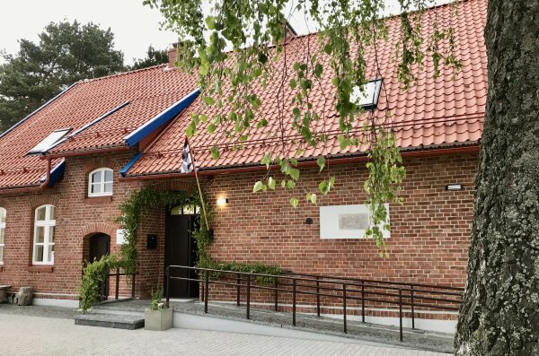 Vakar oficialiai atvertos restauruotos Preilos bibliotekos durys