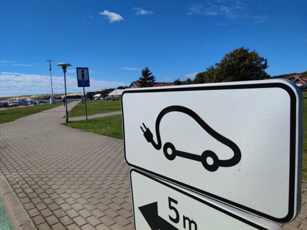 Informacija apie paramą privačioms elektromobilių įkrovimo prieigoms įrengti