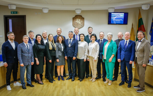 Įvyko pirmasis 2023–2027 metų kadencijos Neringos savivaldybės tarybos posėdis