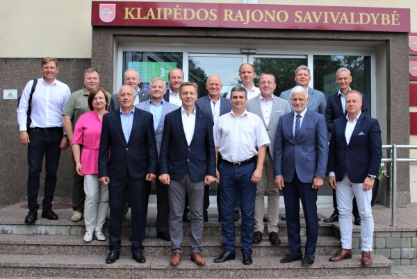 Neringos merui – atsakingos pareigos