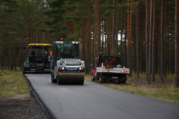 Neringa tęsia gatvių ir takų tvarkybos darbus