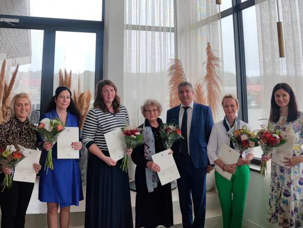 Mokytojų dienos proga: premijos ir padėkos
