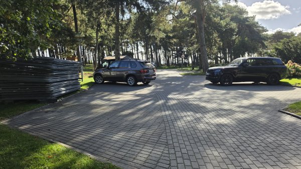 Laikini eismo ribojimai Nidoje: prasideda tako ir automobilių stovėjimo aikštelės remontas